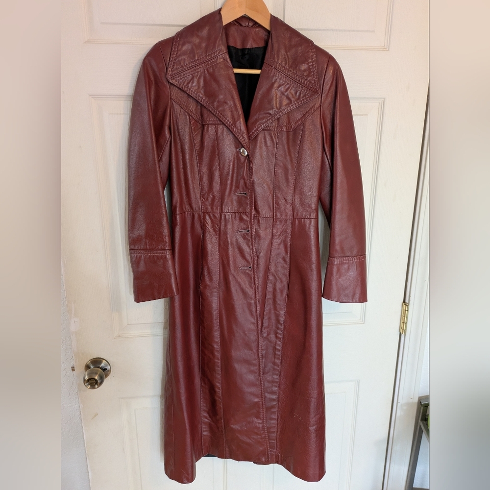 Elegant Women's Leather Coat - Rich Brown